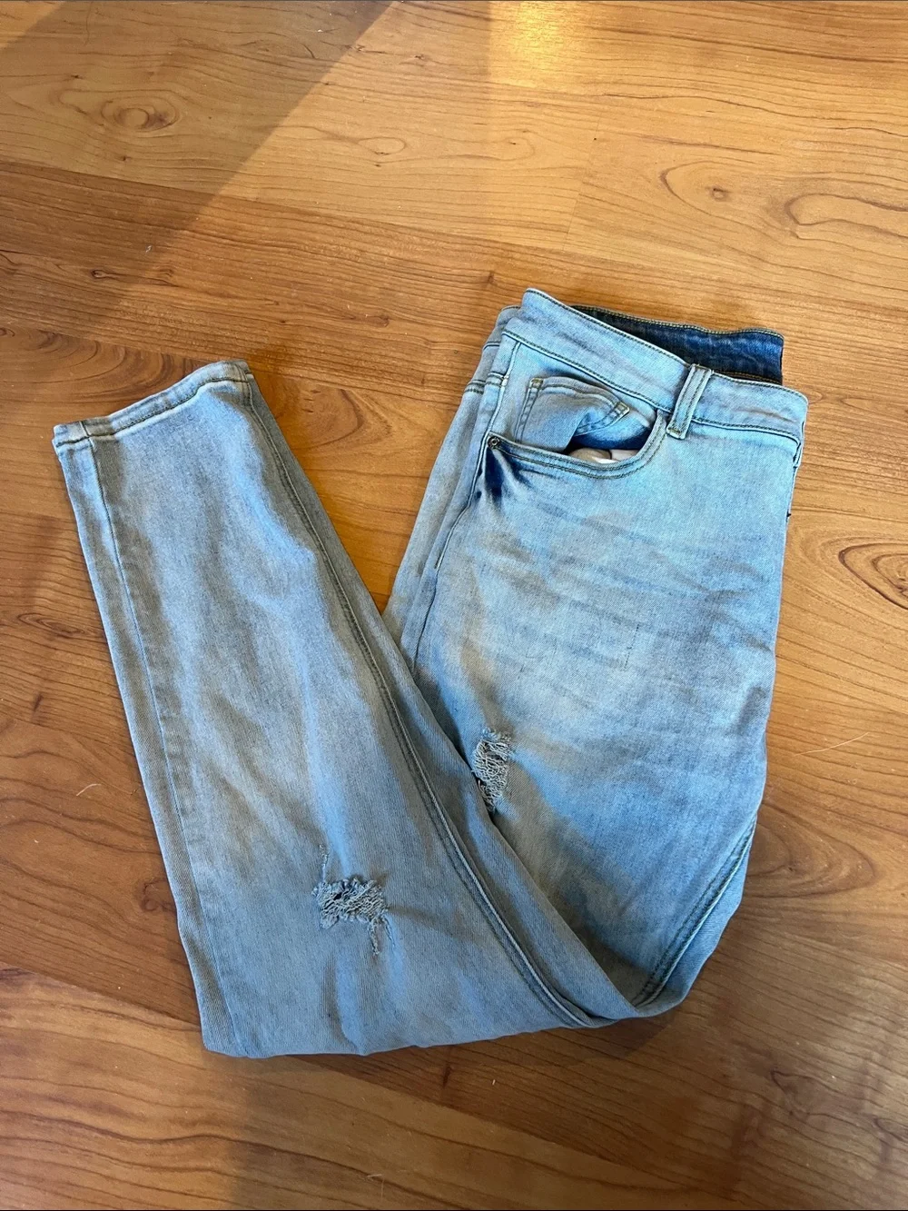Men's Light Blue Distressed 36w 32L Jeans